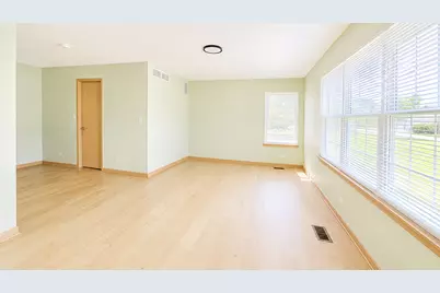5445 Ridge Crossing, Hanover Park, IL 60133 - Photo 6