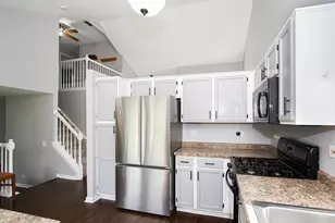 2290 Applewood Ln, Woodstock, IL 60098 - Photo 2