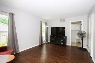2290 Applewood Ln, Woodstock, IL 60098 - Photo 6