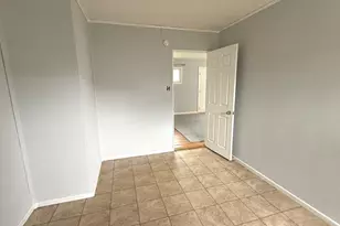 213 Butte Ln, Carpentersville, IL 60110 - Photo 8