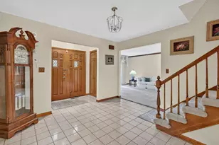 570 N Ellsworth Ave, Addison, IL 60101 - Photo 4