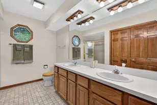 570 N Ellsworth Ave, Addison, IL 60101 - Photo 20