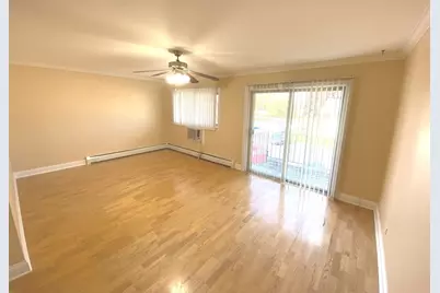 693 E Fullerton Avenue #205, Glendale Heights, IL 60139 - Photo 4