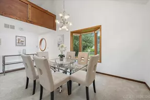 942 Montgomery Ct, Naperville, IL 60540 - Photo 10