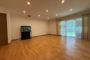 1910 Grove Ave, Schaumburg, IL 60193 - Photo 4