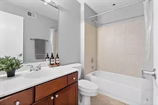758 N Larrabee St, Chicago, IL 60654 - Photo 16
