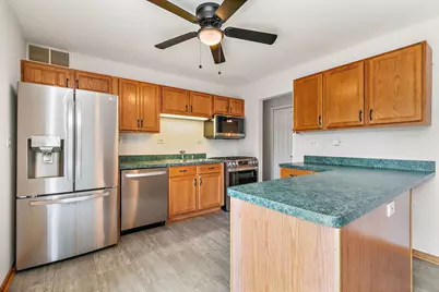 7798 Kingsbury Drive, Hanover Park, IL 60133 - Photo 8