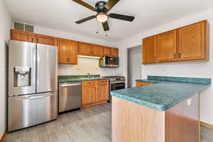 7798 Kingsbury Dr, Hanover Park, IL 60133 - Photo 8