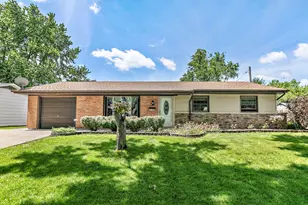 7798 Kingsbury Dr, Hanover Park, IL 60133 - Photo 2