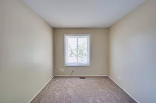 1320 Andover Dr, Aurora, IL 60504 - Photo 10
