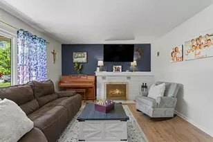 1108 Alann Dr, Joliet, IL 60435 - Photo 4