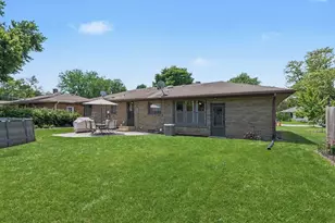 1108 Alann Dr, Joliet, IL 60435 - Photo 2