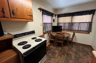 526 Edwards St, Kewanee, IL 61443 - Photo 10