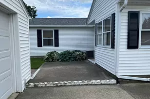 526 Edwards St, Kewanee, IL 61443 - Photo 4