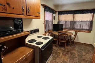 526 Edwards St, Kewanee, IL 61443 - Photo 8