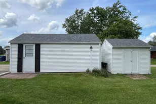 526 Edwards St, Kewanee, IL 61443 - Photo 6