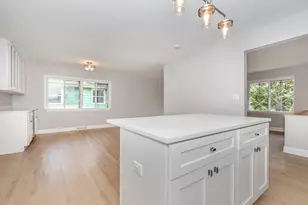 29 Robin Hill Dr, Naperville, IL 60540 - Photo 4