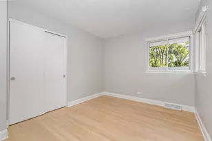 29 Robin Hill Dr, Naperville, IL 60540 - Photo 6