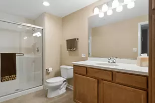 425 Benjamin Dr, Vernon Hills, IL 60061 - Photo 26