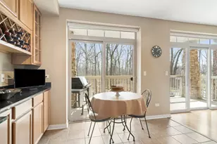 425 Benjamin Dr, Vernon Hills, IL 60061 - Photo 8