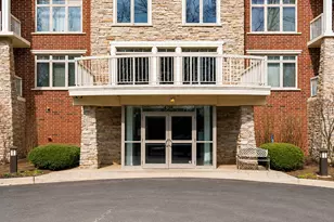 425 Benjamin Dr, Vernon Hills, IL 60061 - Photo 1