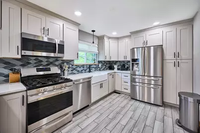 1140 Sandhurst Lane, Carol Stream, IL 60188 - Photo 10