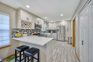 1140 Sandhurst Ln, Carol Stream, IL 60188 - Photo 8