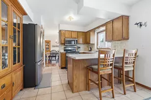 301 S Evergreen Ln, Bloomington, IL 61704 - Photo 12