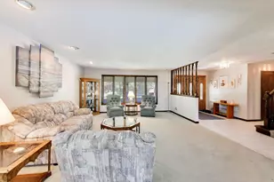 125 Lynnfield Ln, Schaumburg, IL 60193 - Photo 8