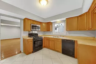 593 Iroquois Trail, Carol Stream, IL 60188 - Photo 4