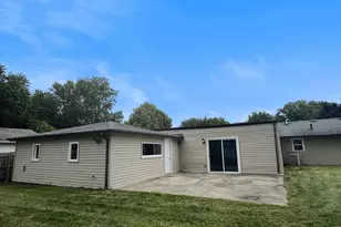 2413 Meridian Dr, Joliet, IL 60431 - Photo 4