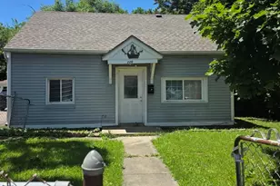 226 N Farnsworth Ave, Aurora, IL 60505 - Photo 1