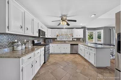 330 W Amie Avenue, Hinckley, IL 60520 - Photo 6