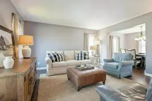 1196 Hummingbird Ln, Grayslake, IL 60030 - Photo 2