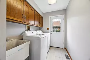 6076 Angel Ln, Lisle, IL 60532 - Photo 16