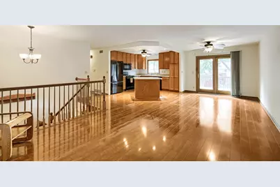 [Address not provided], Streamwood, IL 60107 - Photo 4
