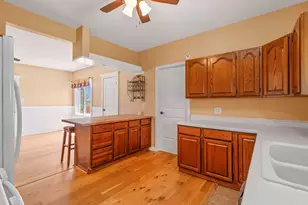 10202 Perry Rd, Dekalb, IL 60115 - Photo 8