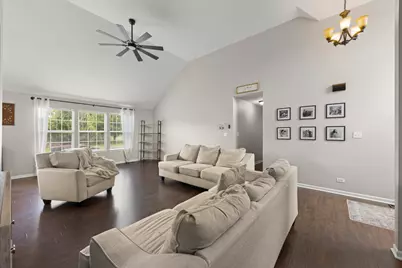803 Canyon Trail, Yorkville, IL 60560 - Photo 4