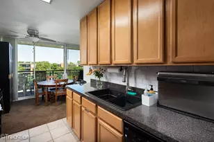 6010 Oakwood Dr, Lisle, IL 60532 - Photo 8