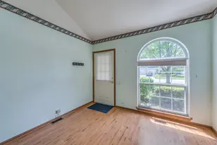 2016 Muirfield Cir, Elgin, IL 60123 - Photo 2