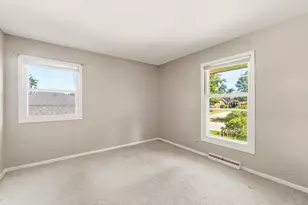 933 W Gilbert Ave, Palatine, IL 60067 - Photo 16