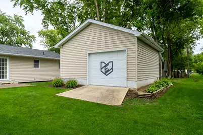 704 E North Street, Pontiac, IL 61764 - Photo 26