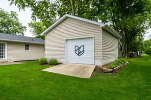 704 E North St, Pontiac, IL 61764 - Photo 26