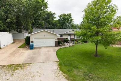 704 E North Street, Pontiac, IL 61764 - Photo 30