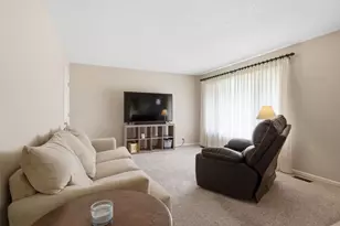 704 E North St, Pontiac, IL 61764 - Photo 2
