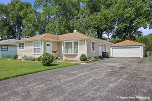 2409 Robin Ln, Rolling Meadows, IL 60008 - Photo 2