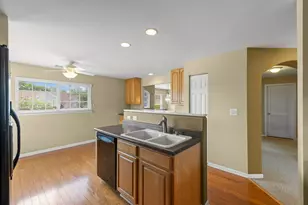 31704 Kline Cir, Warrenville, IL 60555 - Photo 8