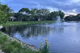 12 Kent Ct, Willowbrook, IL 60527 - Photo 10
