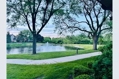 12 Kent Court, Willowbrook, IL 60527 - Photo 2