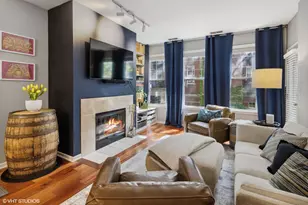 303 W Scott St, Chicago, IL 60610 - Photo 2
